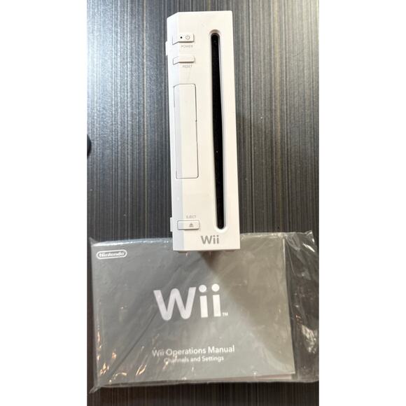 Nintendo Wii Video Gaming Console - Picture 1 of 2
